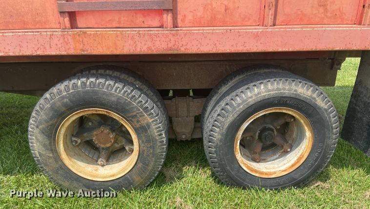 image for item KK9590 1973 Ford N700  grain truck