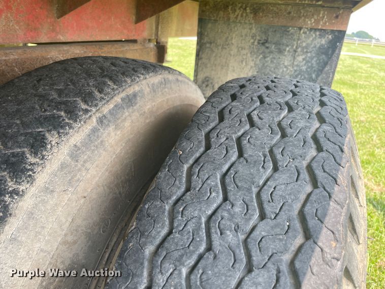 image for item KK9590 1973 Ford N700  grain truck