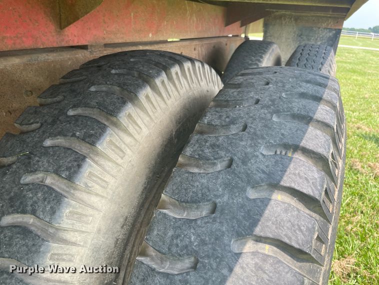 image for item KK9590 1973 Ford N700  grain truck