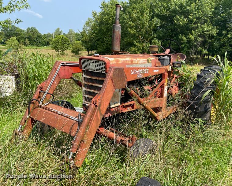 image for item KK9612 Farmall 560  tractor
