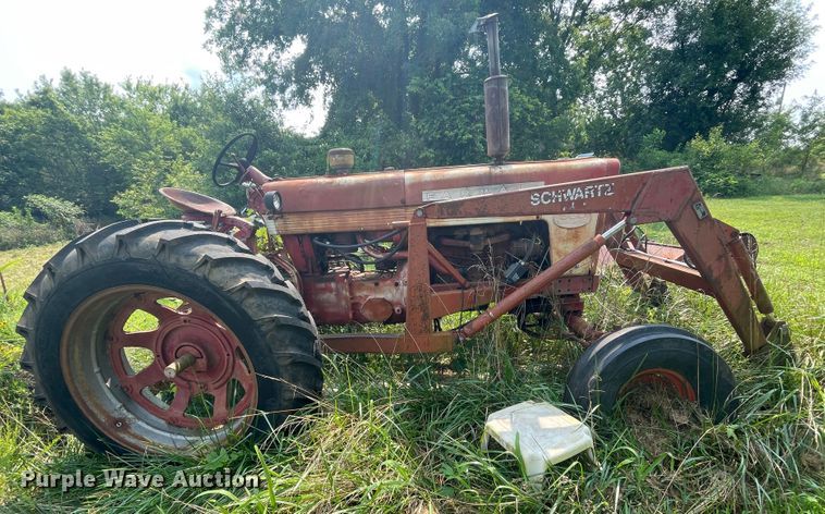 image for item KK9612 Farmall 560  tractor