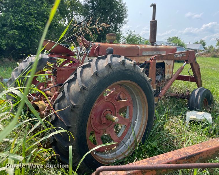 image for item KK9612 Farmall 560  tractor