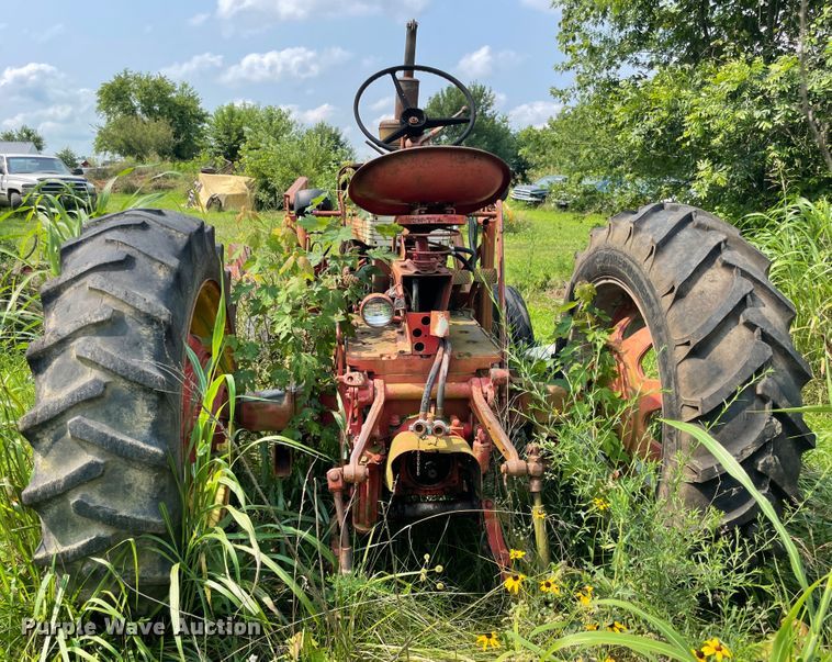 image for item KK9612 Farmall 560  tractor