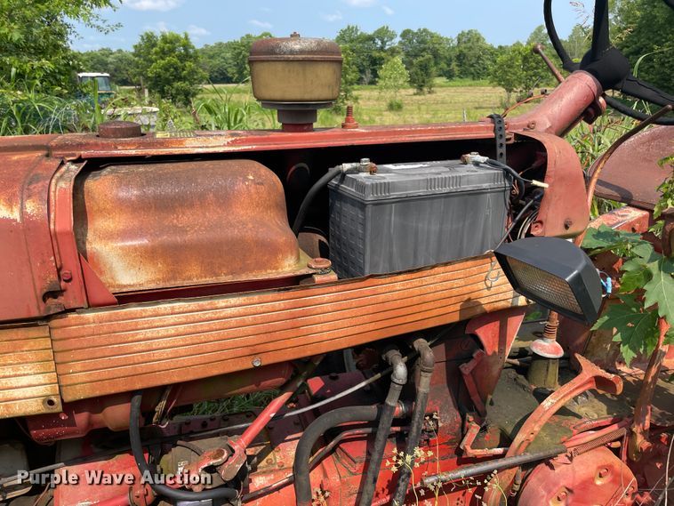 image for item KK9612 Farmall 560  tractor