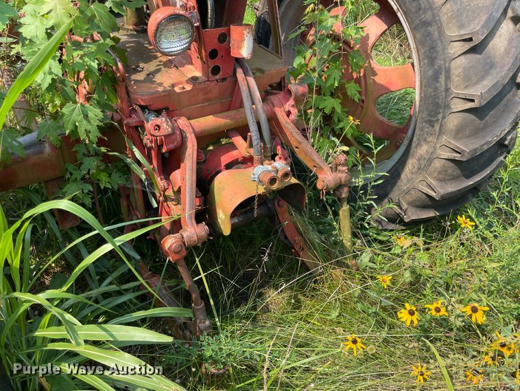 image for item KK9612 Farmall 560  tractor