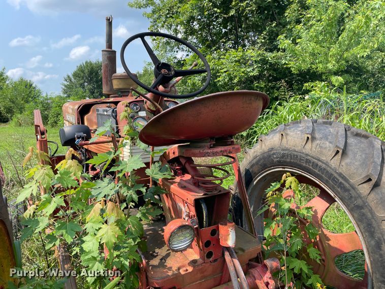 image for item KK9612 Farmall 560  tractor