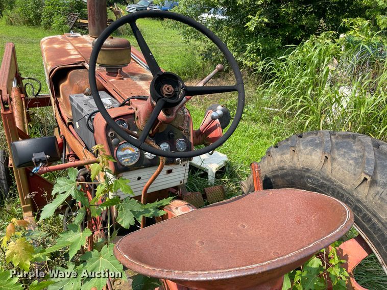 image for item KK9612 Farmall 560  tractor
