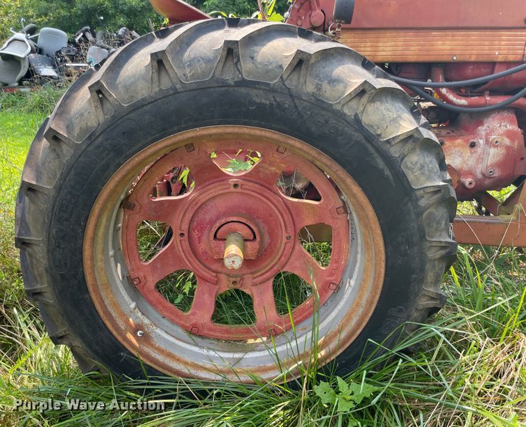 image for item KK9612 Farmall 560  tractor