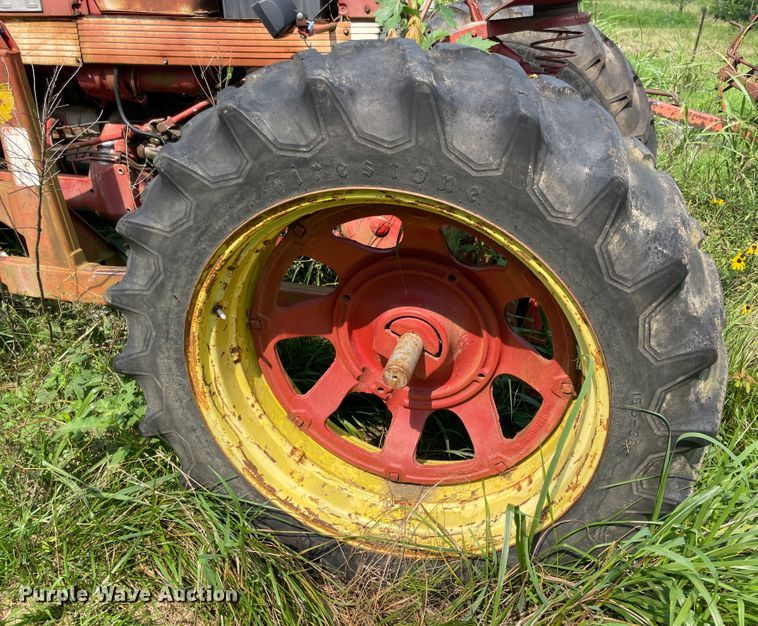 image for item KK9612 Farmall 560  tractor