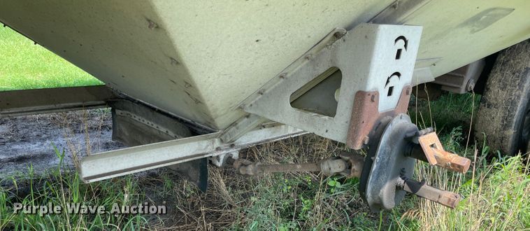 image for item KK9616 2001 Cornhusker  grain trailer