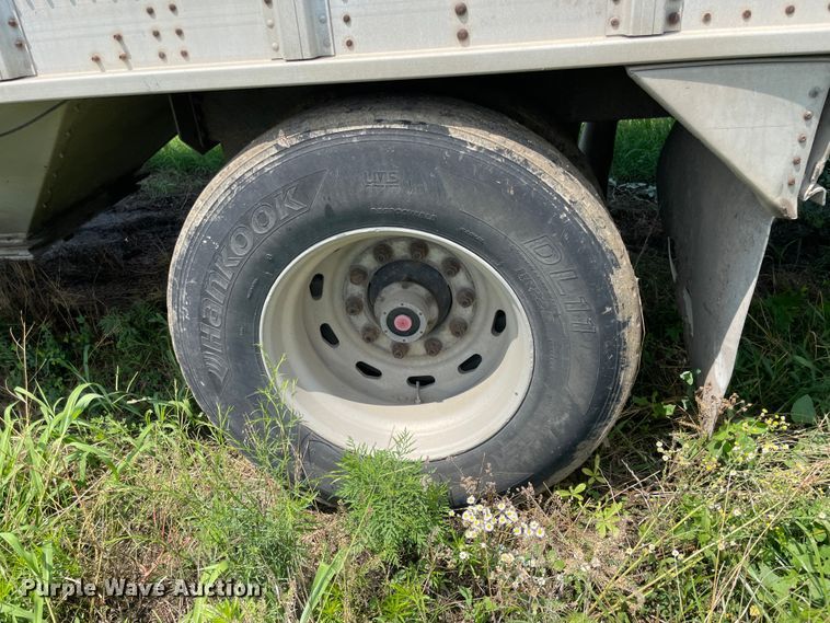 image for item KK9616 2001 Cornhusker  grain trailer