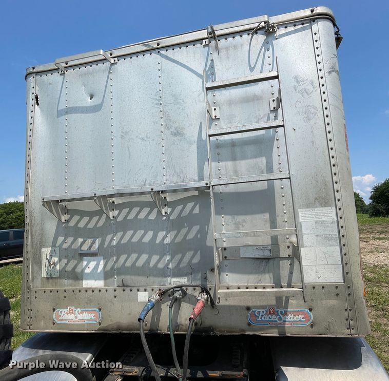 image for item KK9618 1992 Wilson DWH-200 Pacesetter  grain trailer