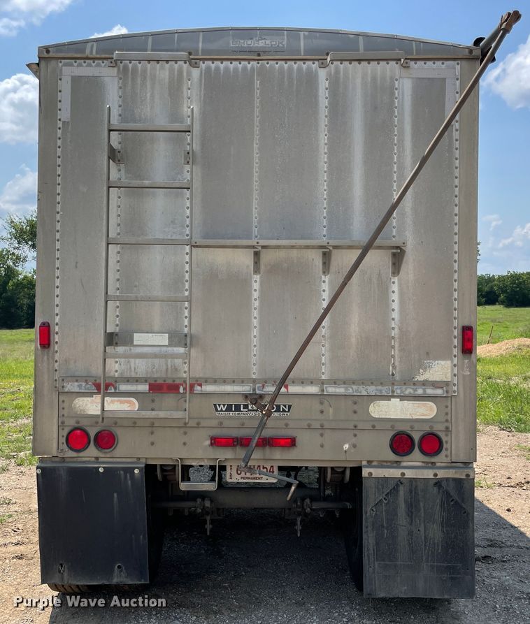 image for item KK9618 1992 Wilson DWH-200 Pacesetter  grain trailer