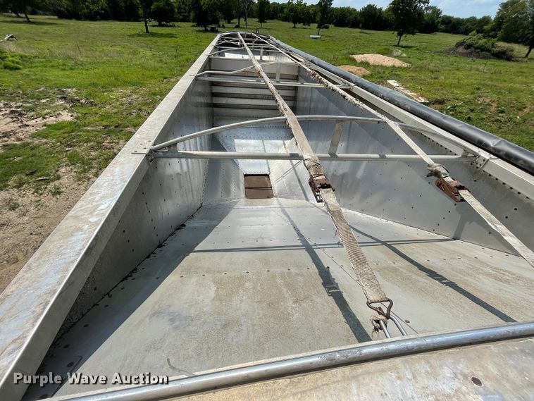 image for item KK9618 1992 Wilson DWH-200 Pacesetter  grain trailer