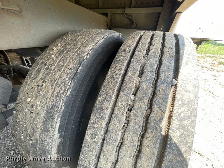 image for item KK9618 1992 Wilson DWH-200 Pacesetter  grain trailer