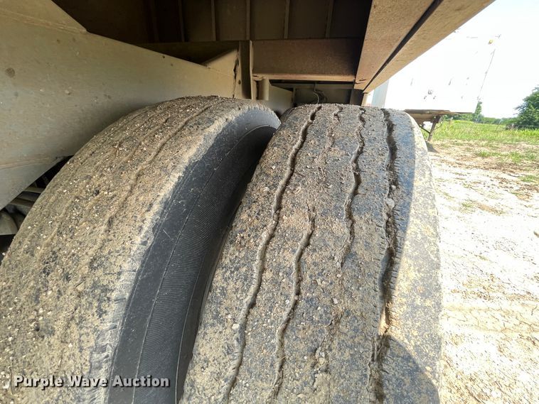 image for item KK9618 1992 Wilson DWH-200 Pacesetter  grain trailer