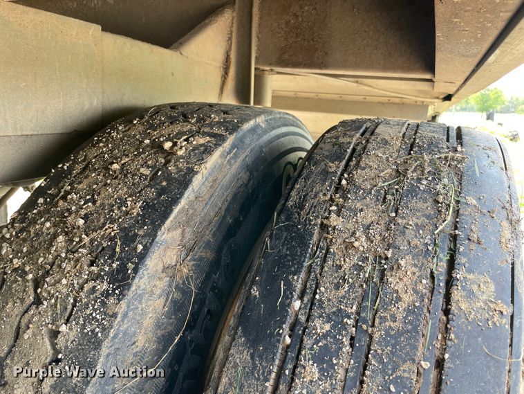 image for item KK9618 1992 Wilson DWH-200 Pacesetter  grain trailer