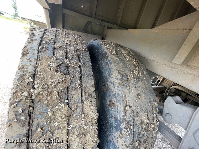 image for item KK9618 1992 Wilson DWH-200 Pacesetter  grain trailer