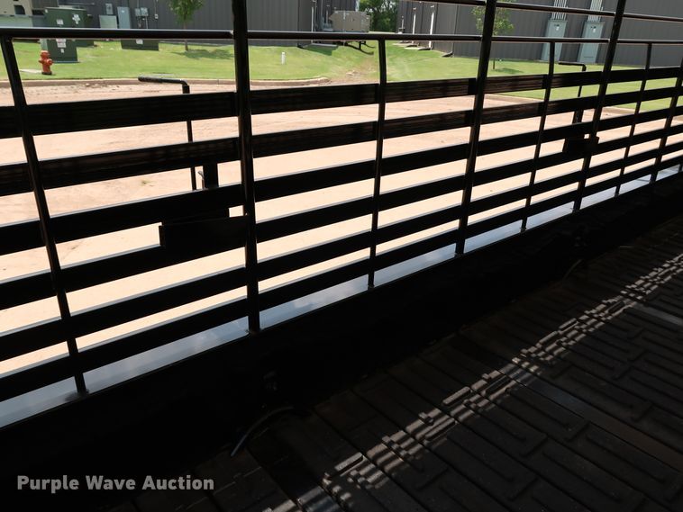 image for item KQ9830 2016 Cm Trailers CMS9440-2800370  livestock trailer