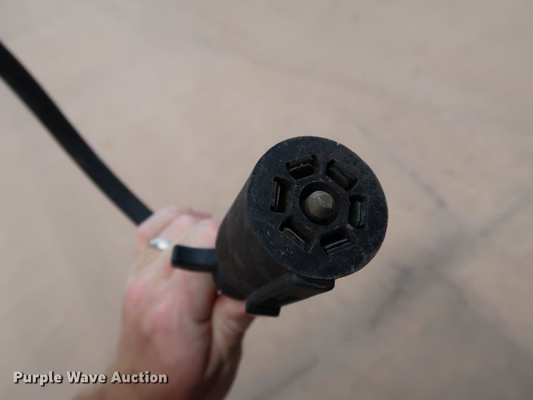 image for item KQ9830 2016 Cm Trailers CMS9440-2800370  livestock trailer