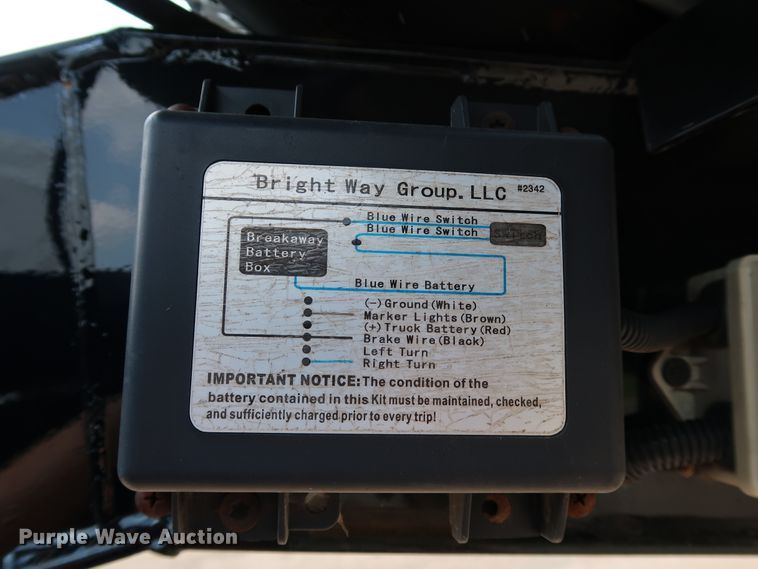 image for item KQ9830 2016 Cm Trailers CMS9440-2800370  livestock trailer