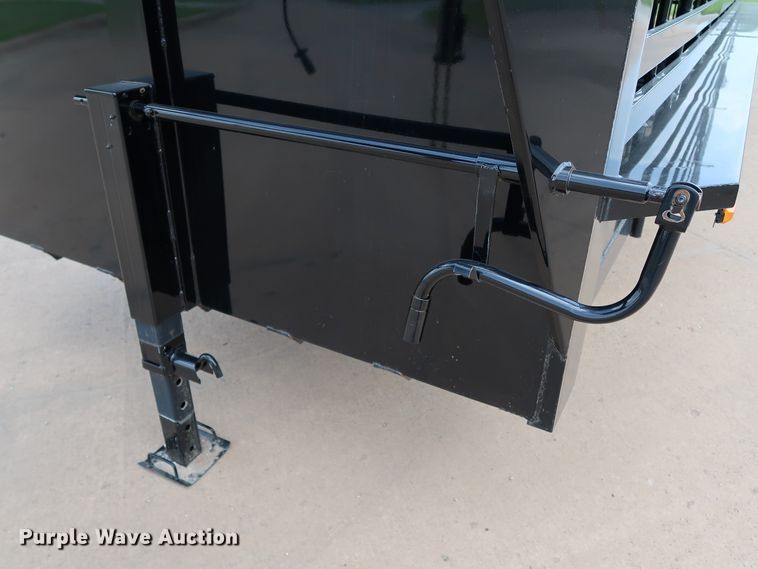 image for item KQ9830 2016 Cm Trailers CMS9440-2800370  livestock trailer