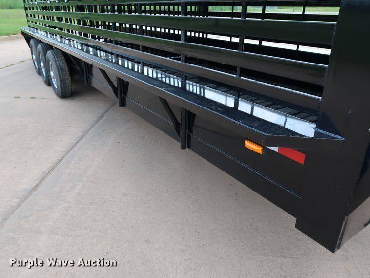 image for item KQ9830 2016 Cm Trailers CMS9440-2800370  livestock trailer