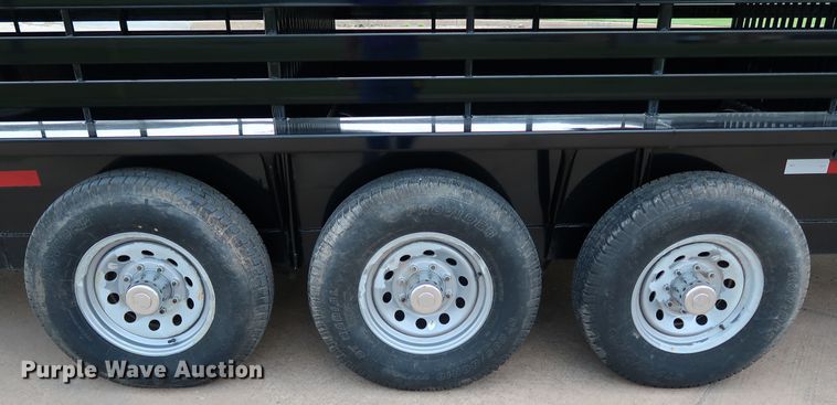 image for item KQ9830 2016 Cm Trailers CMS9440-2800370  livestock trailer