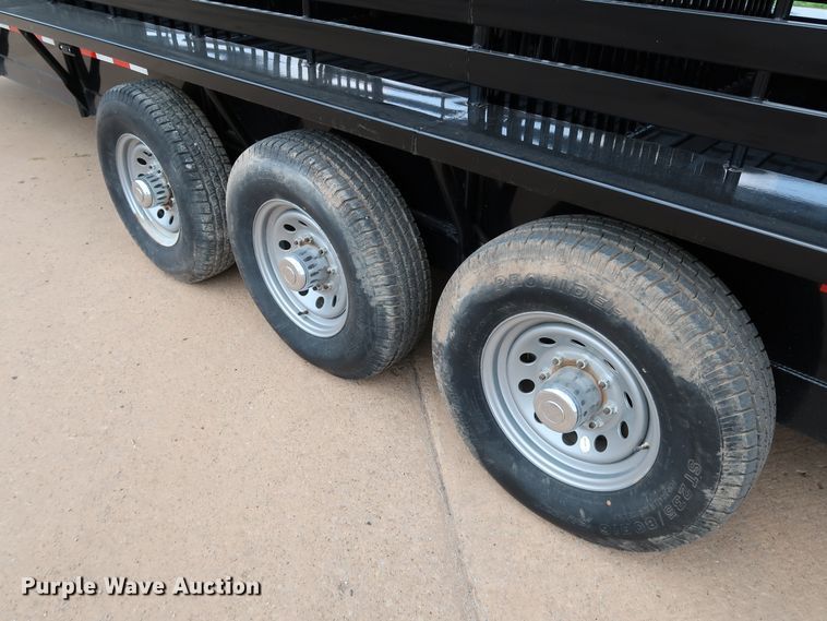 image for item KQ9830 2016 Cm Trailers CMS9440-2800370  livestock trailer