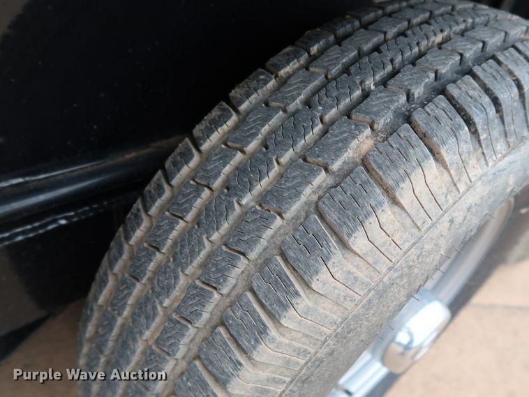 image for item KQ9830 2016 Cm Trailers CMS9440-2800370  livestock trailer