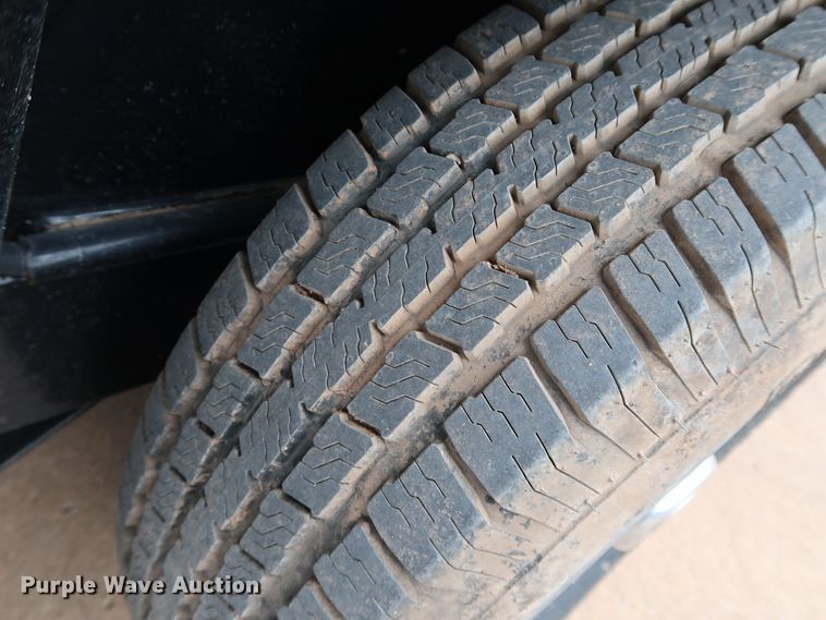 image for item KQ9830 2016 Cm Trailers CMS9440-2800370  livestock trailer