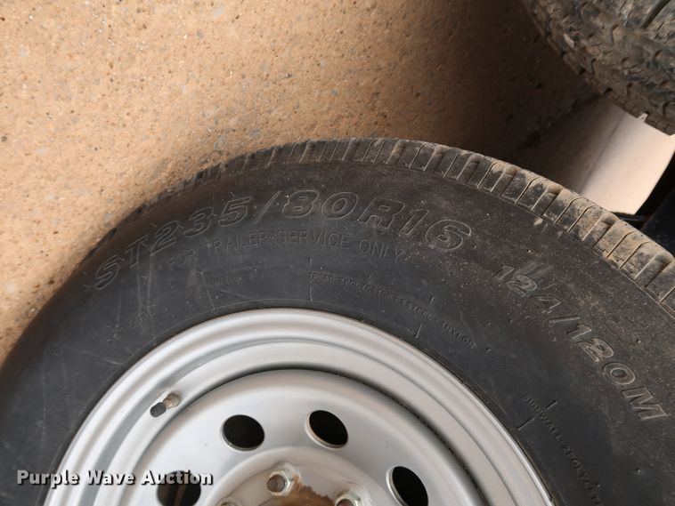 image for item KQ9830 2016 Cm Trailers CMS9440-2800370  livestock trailer