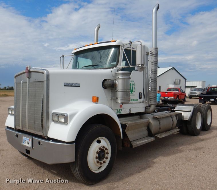 image for item DK8067 2011 Kenworth W900  semi truck