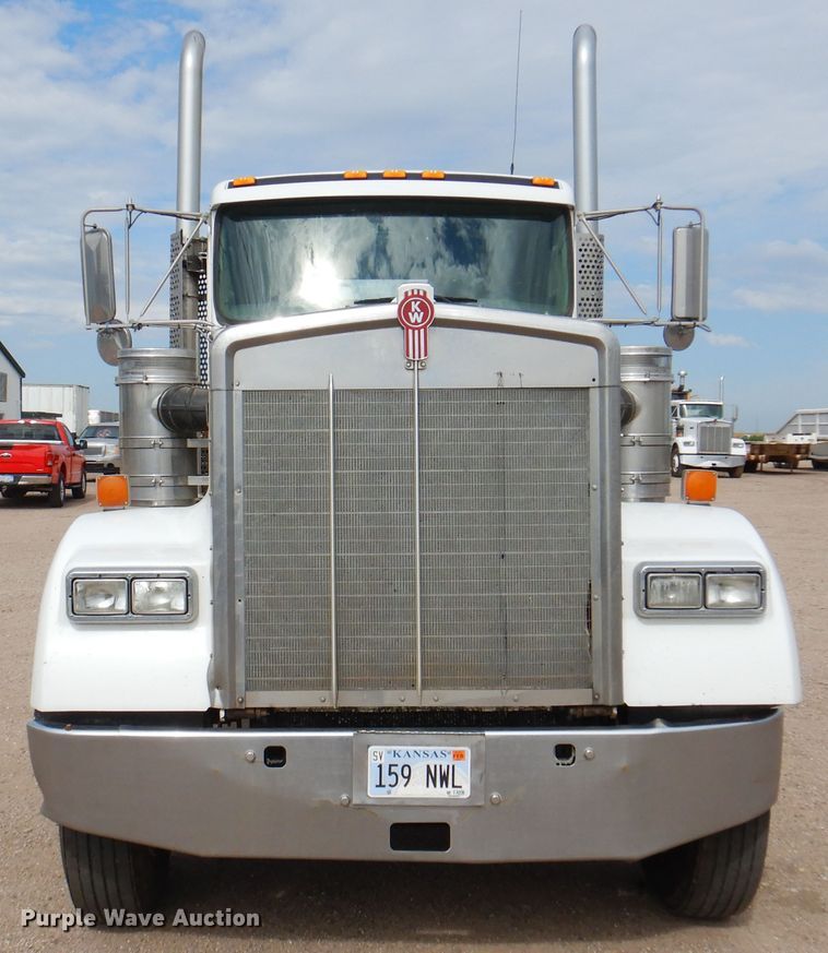 image for item DK8067 2011 Kenworth W900  semi truck