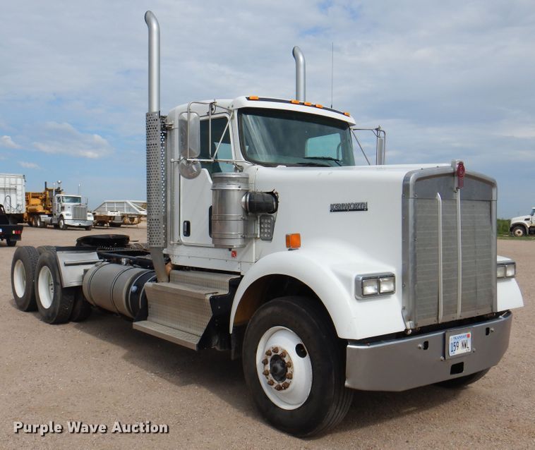 image for item DK8067 2011 Kenworth W900  semi truck