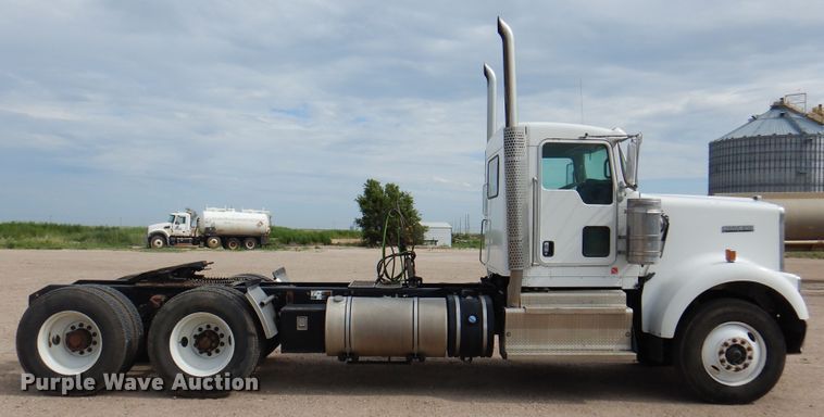 image for item DK8067 2011 Kenworth W900  semi truck
