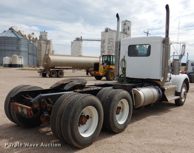 image for item DK8067 2011 Kenworth W900  semi truck