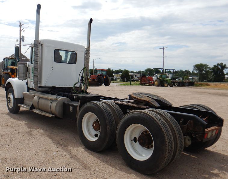 image for item DK8067 2011 Kenworth W900  semi truck