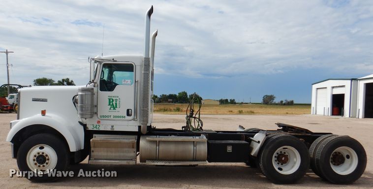image for item DK8067 2011 Kenworth W900  semi truck