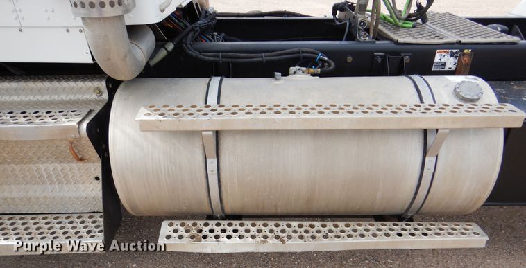 image for item DK8067 2011 Kenworth W900  semi truck