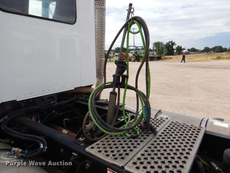 image for item DK8067 2011 Kenworth W900  semi truck