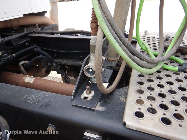 image for item DK8067 2011 Kenworth W900  semi truck