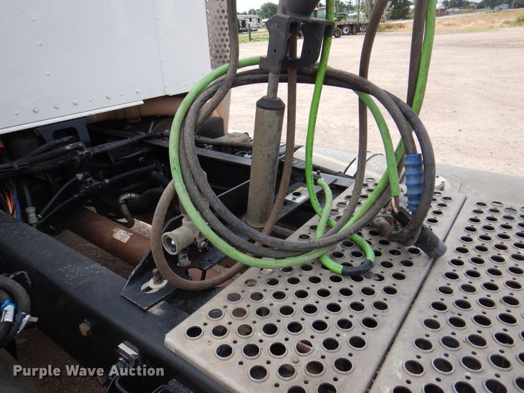 image for item DK8067 2011 Kenworth W900  semi truck