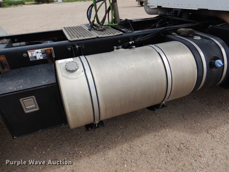 image for item DK8067 2011 Kenworth W900  semi truck