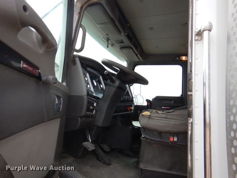 image for item DK8067 2011 Kenworth W900  semi truck