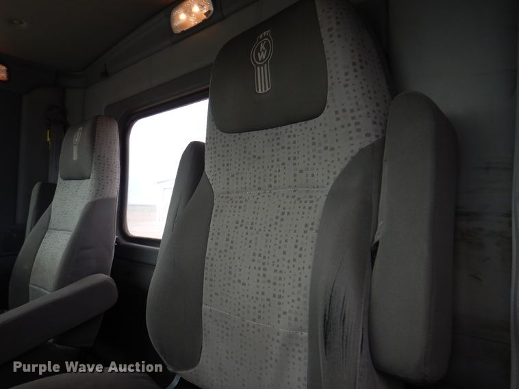 image for item DK8067 2011 Kenworth W900  semi truck