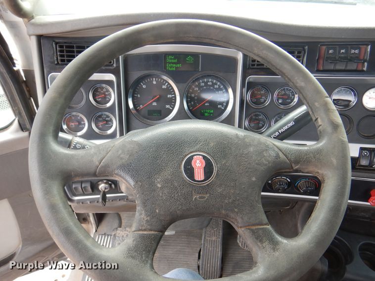 image for item DK8067 2011 Kenworth W900  semi truck