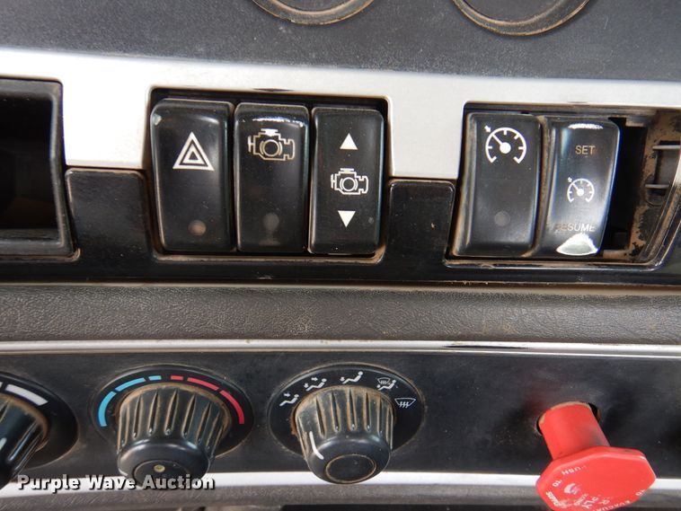 image for item DK8067 2011 Kenworth W900  semi truck