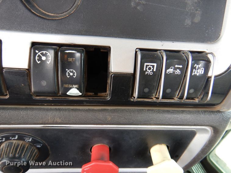 image for item DK8067 2011 Kenworth W900  semi truck