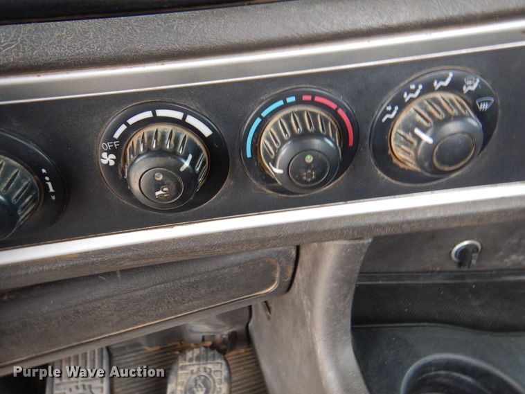 image for item DK8067 2011 Kenworth W900  semi truck